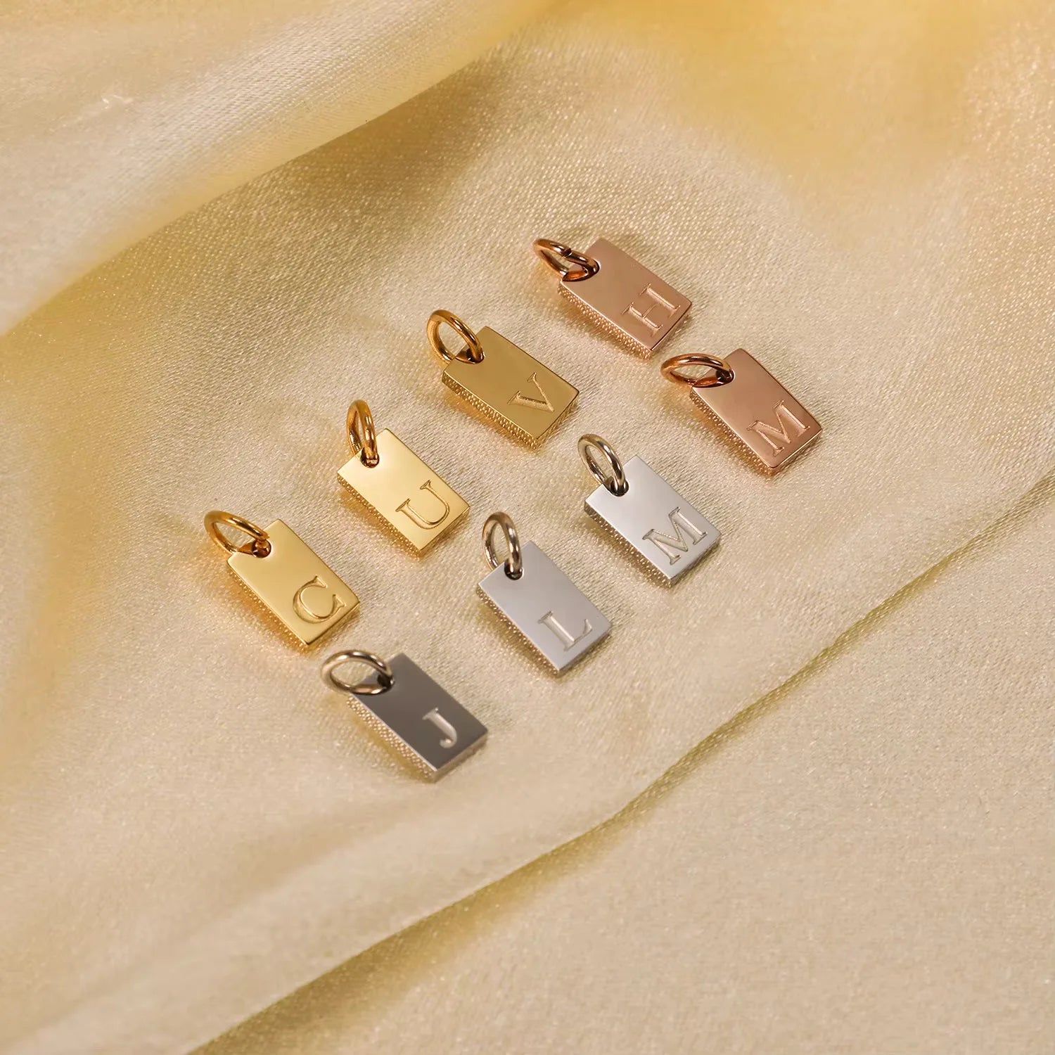 SUNIBI Dije de dije del alfabeto para collares, joyería de acero inoxidable, accesorios de letras grabadas DIY, joyería de moda para mujer