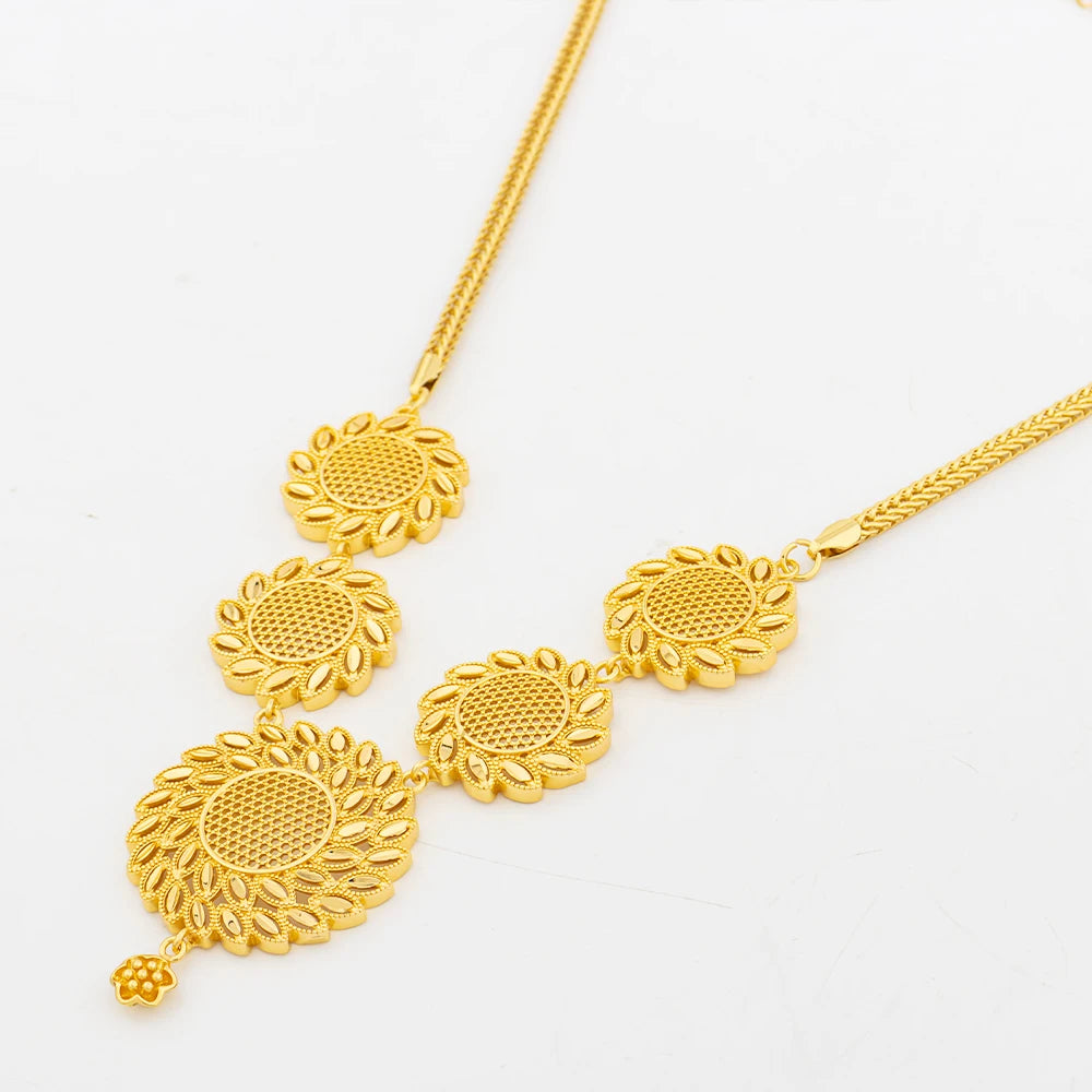 Rundes Schmuckset Design für Frauen Afrikanischer Hot Sale Kupfer Creolen Blumen Halskette Vergoldeter Anhänger Party Hochzeitsgeschenke