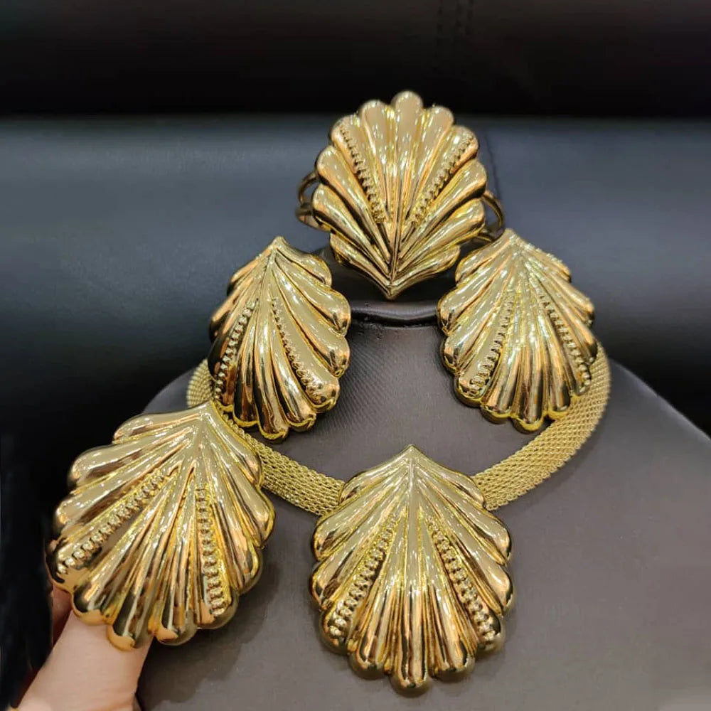 Dubai Vergoldeter Schmuck-Set für Damen Muschelmuster Ohrringe und Halskette Set Modeschmuck Hochzeit Braut Armband Ring Schmuck