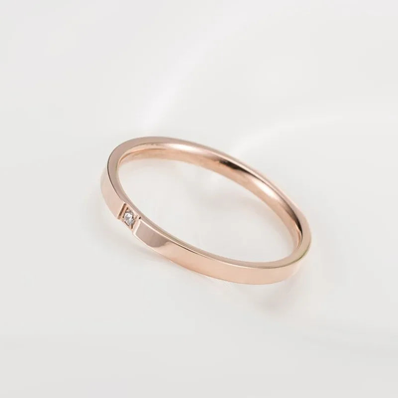 2 mm dünner stapelbarer Ring Edelstahl einzelner Zirkonia Ehering für Damen Mädchen Größe 3-10