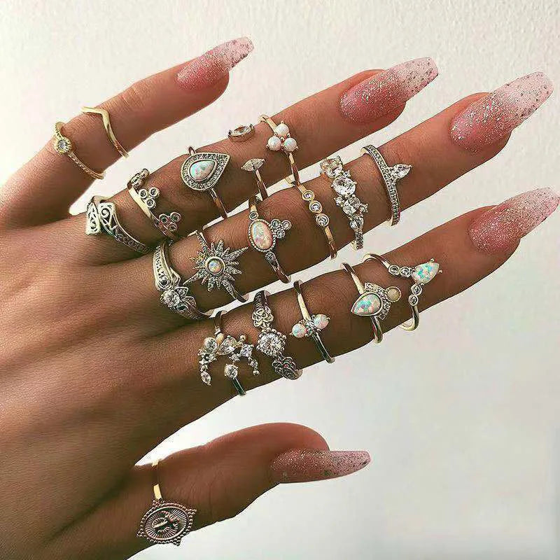 Trendiger geometrischer Mond-Knöchel-Fingerringe-Set für Frauen 2021 Böhmischer Kristallstein Damenring Hochzeitsschmuck