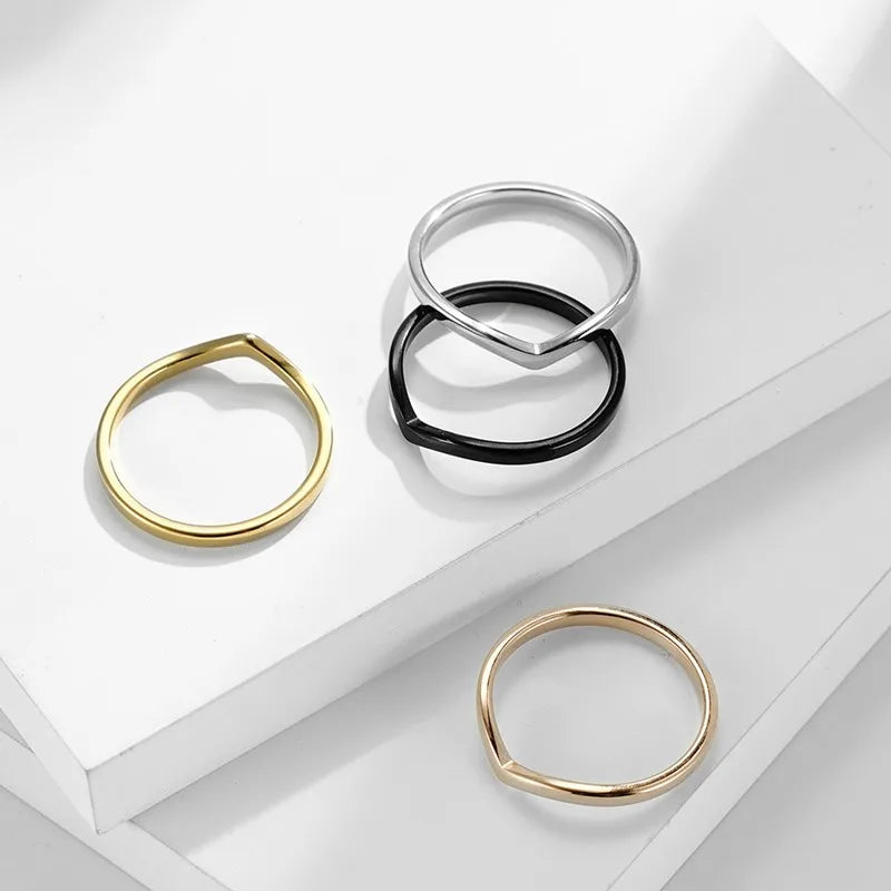 2 mm dünner V-förmiger stapelbarer Ring aus poliertem Edelstahl für Damen und Mädchen, Größen 5–10