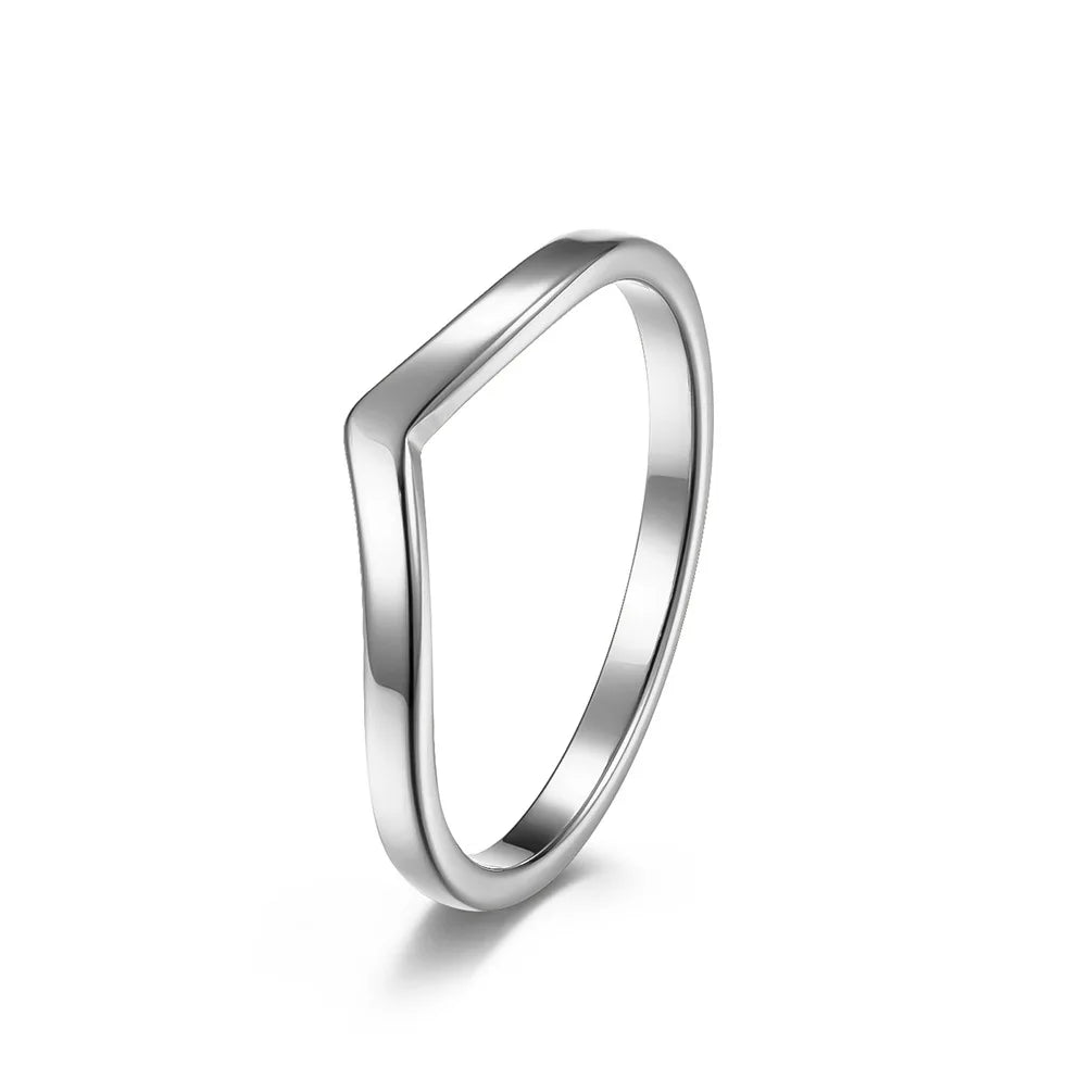 2 mm dünner V-förmiger stapelbarer Ring aus poliertem Edelstahl für Damen und Mädchen, Größen 5–10
