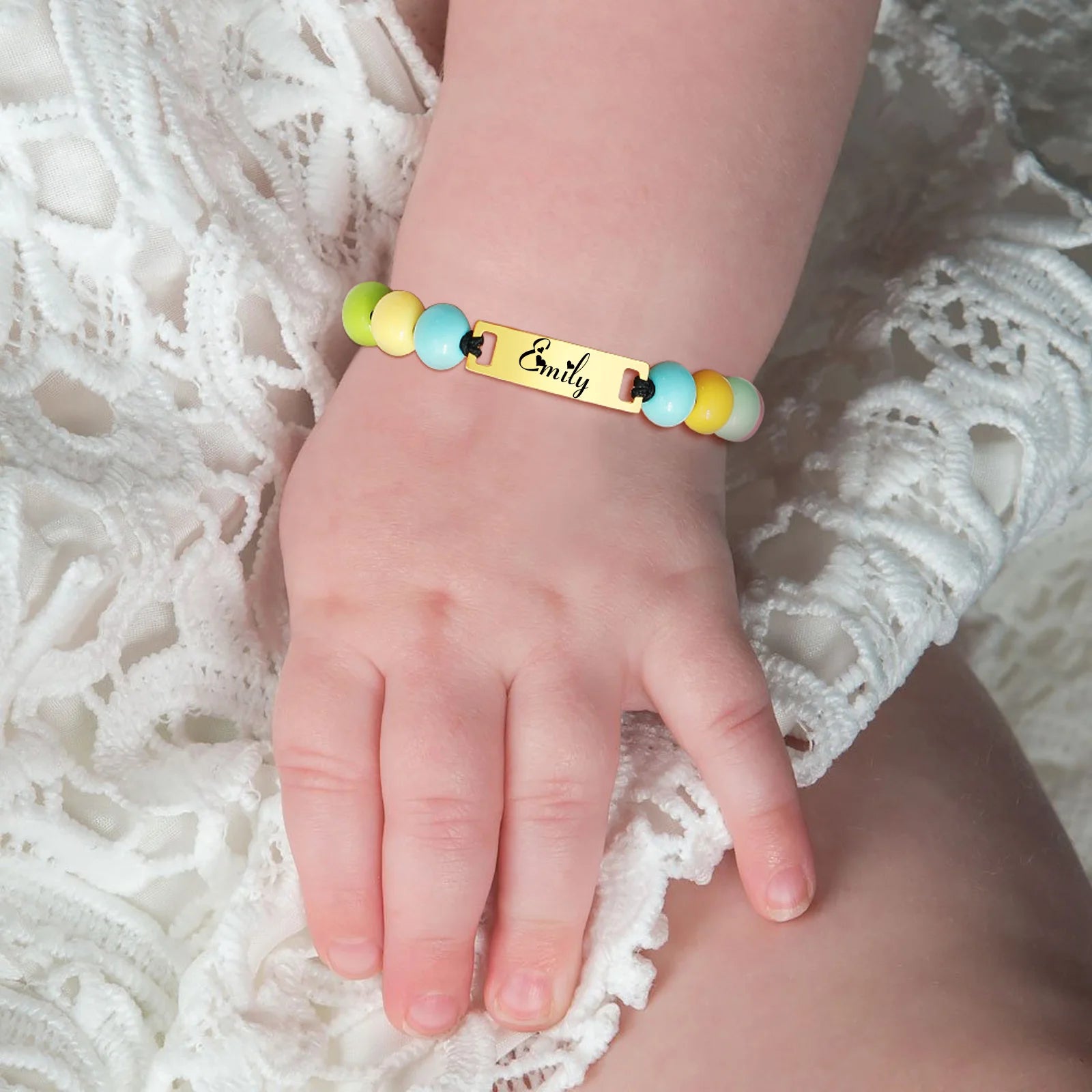 Personalisiertes Armband mit Wunschnamen und Herz, Edelstahl Figaro-Kettenglied verstellbar, graviertes Geschenk für Jungen und Mädchen
