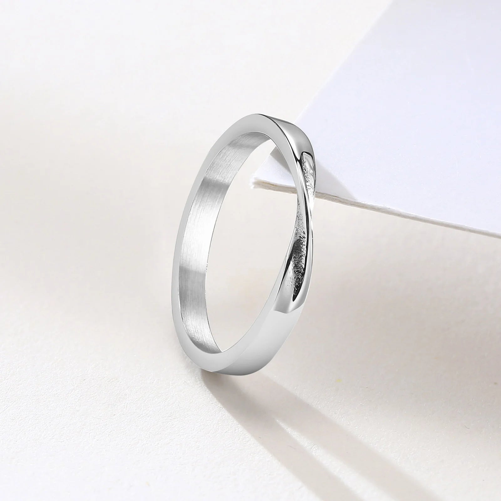 Möbius-Ehering für Damen, filigraner, endloser Twist-Knoten aus Edelstahl, Infinity-Verlobungsring