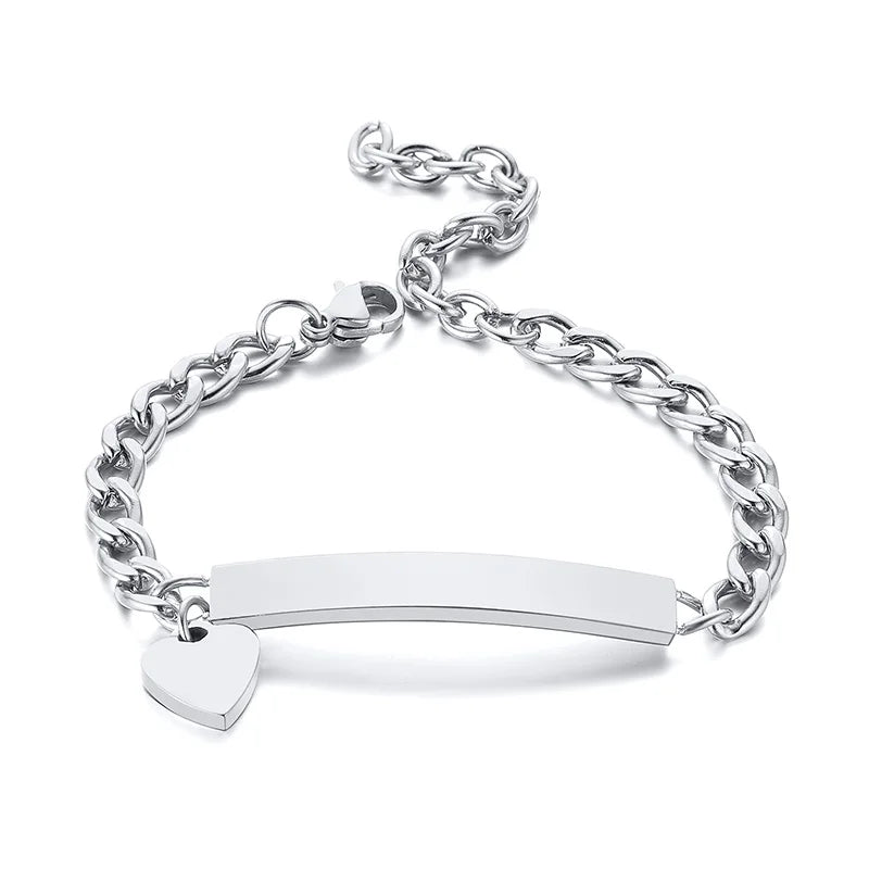 Personalisiertes Armband mit Wunschnamen und Herz, Edelstahl Figaro-Kettenglied verstellbar, graviertes Geschenk für Jungen und Mädchen