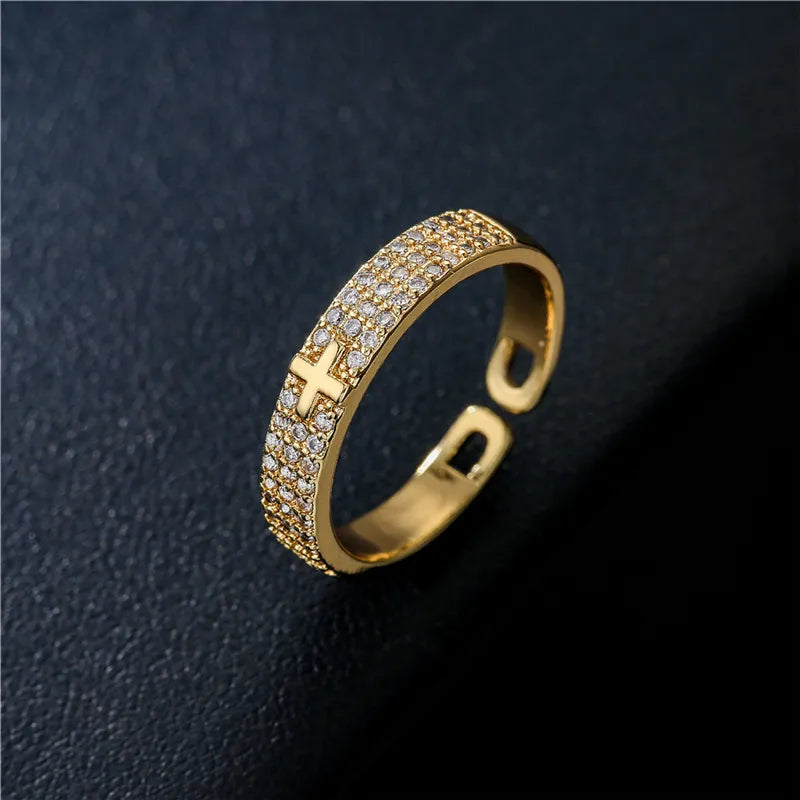 Klassisches Design Bling Bling Kreuzring 2026 Mode Goldfarben CZ Offener Ring Verstellbar Großhandel Christlicher Schmuck Geschenk