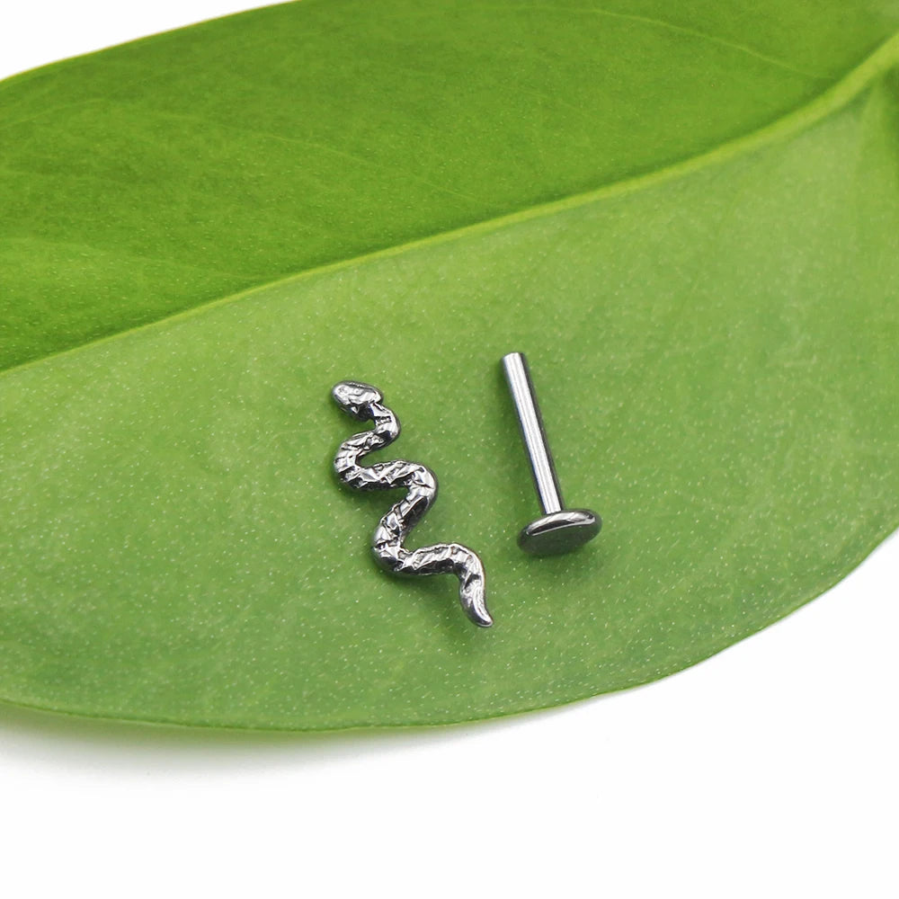 Piercing Labret G23 Titanio Serpiente Abeja Pluma 16G Rosca Interna Pendiente Cartílago Hélice Joyería Corporal