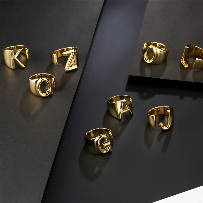 Hohler A-Z Buchstaben Goldfarbe Metall Verstellbarer Öffnungsring Initialen Name Alphabet Damen Party Statement Breiter Trendiger Schmuck