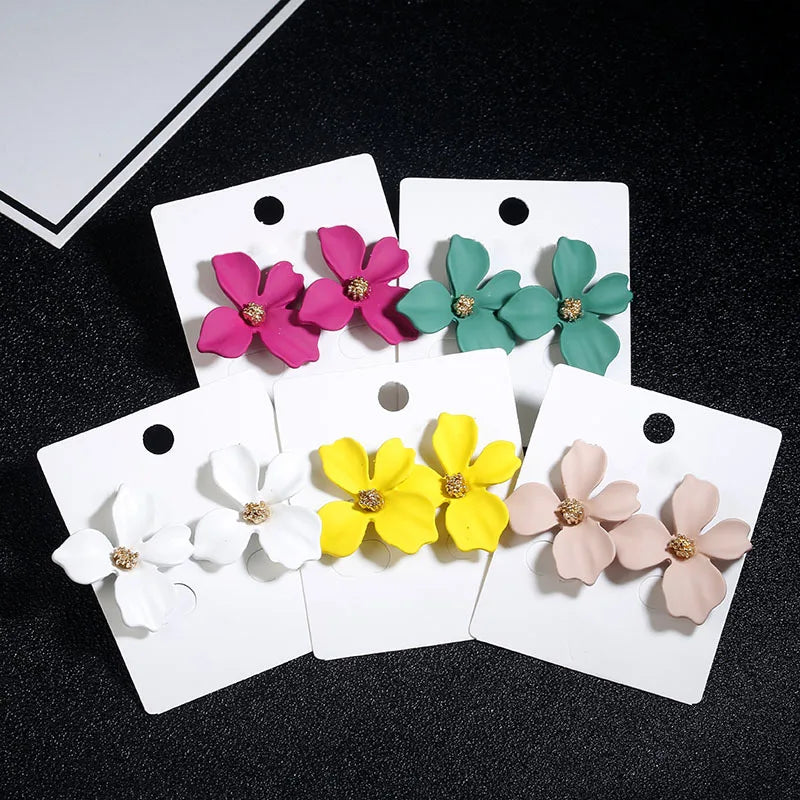 Pendientes de tuerca coreanos pequeños con diseño de flores bonitas para mujer, aretes frescos y dulces, aretes llamativos para niña, joyería de moda 2019