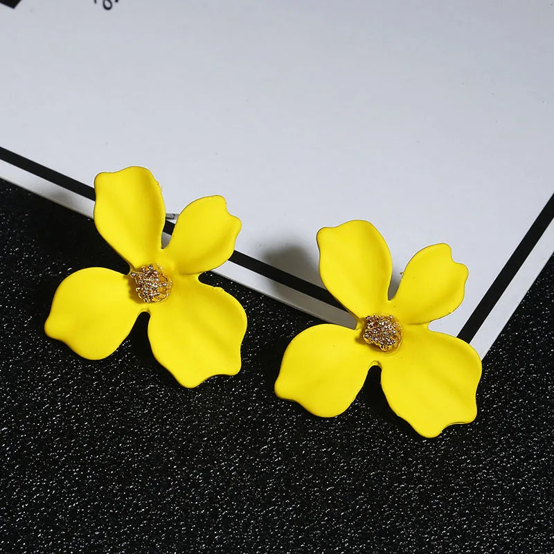 Pendientes de tuerca coreanos pequeños con diseño de flores bonitas para mujer, aretes frescos y dulces, aretes llamativos para niña, joyería de moda 2019