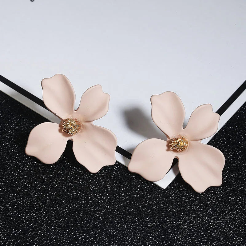 Pendientes de tuerca coreanos pequeños con diseño de flores bonitas para mujer, aretes frescos y dulces, aretes llamativos para niña, joyería de moda 2019