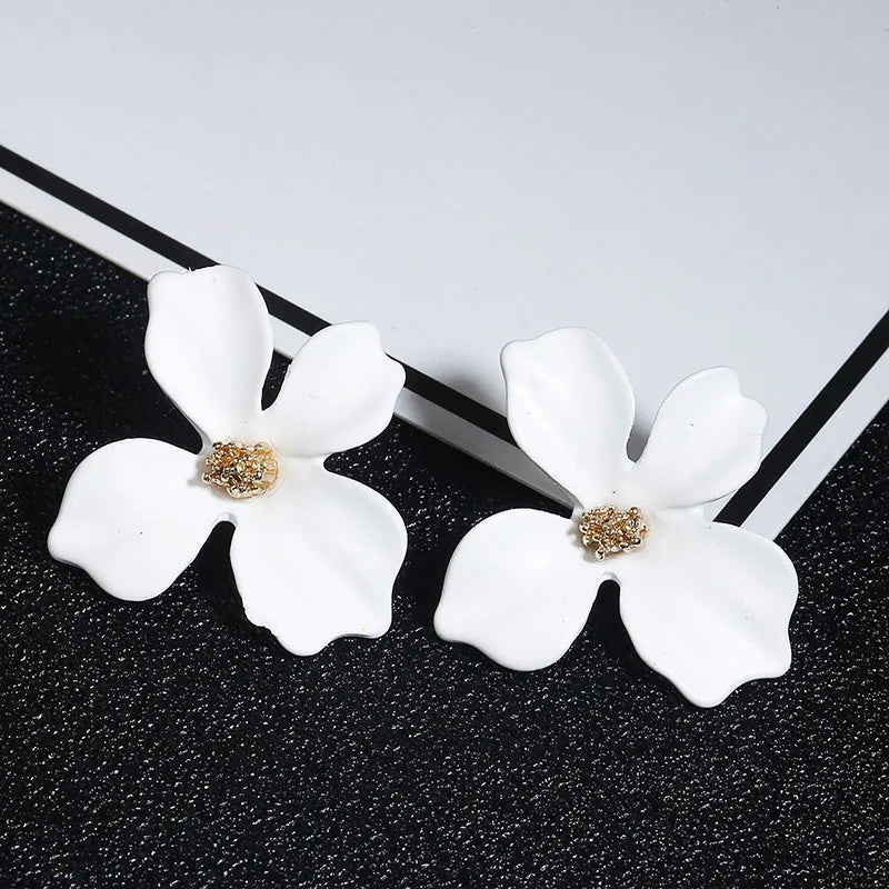 Pendientes de tuerca coreanos pequeños con diseño de flores bonitas para mujer, aretes frescos y dulces, aretes llamativos para niña, joyería de moda 2019