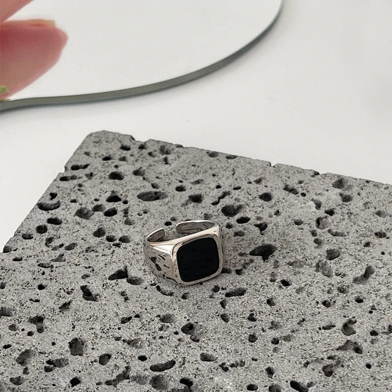 925er Sterlingsilber plattierter Ring für Damen und Mädchen, Geschenk, schwarzer Stein, Kristallglasur, Retro-Punk, offener Schmuck, Dropship, Großhandel
