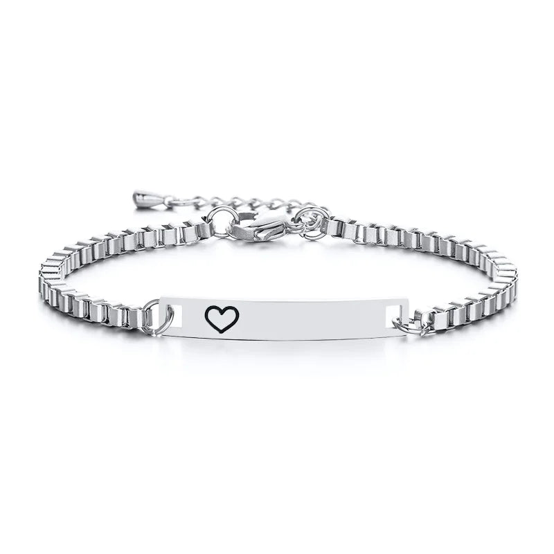 Personalisiertes Armband mit Wunschnamen und Herz, Edelstahl Figaro-Kettenglied verstellbar, graviertes Geschenk für Jungen und Mädchen