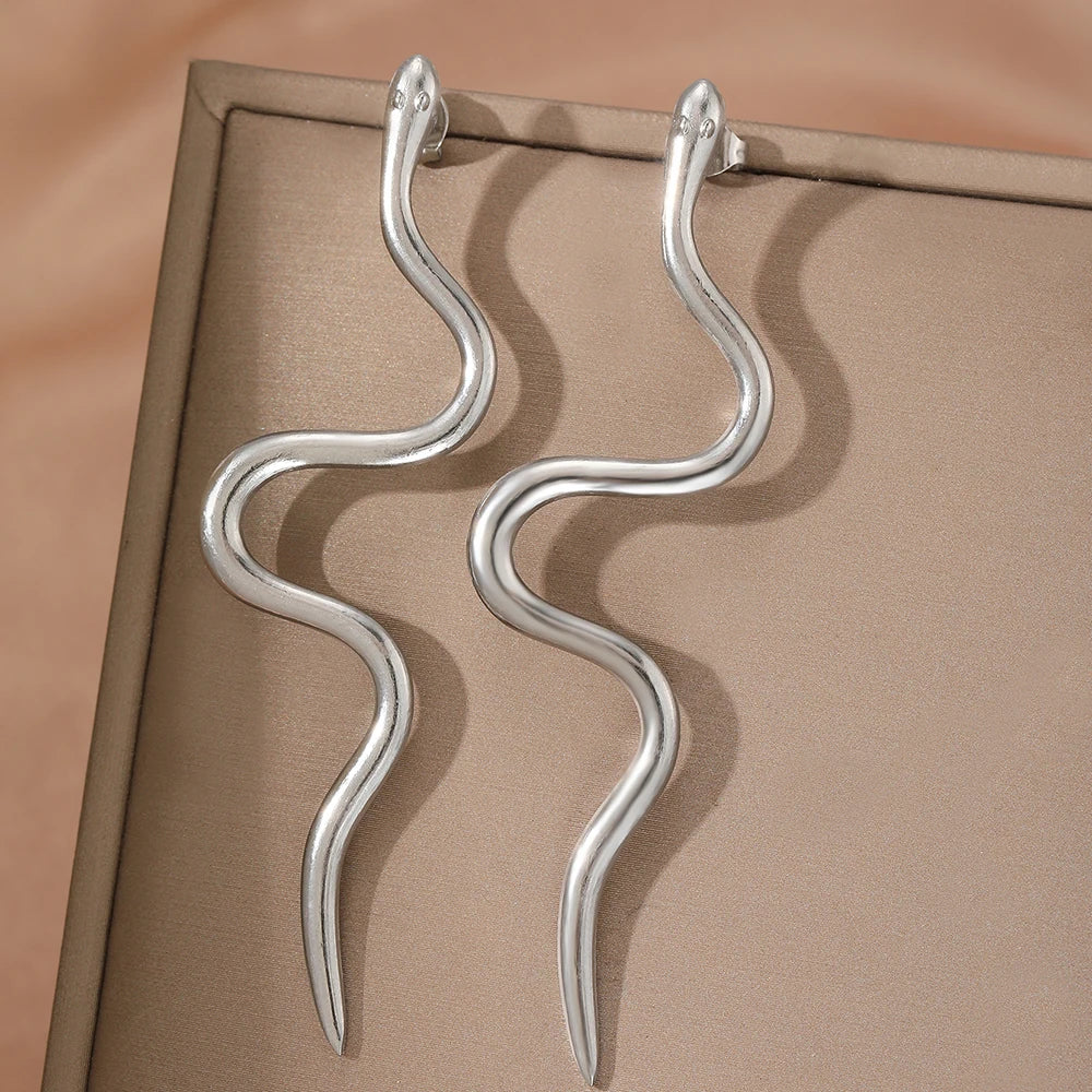 Edelstahl-Ohrringe Europa und die Vereinigten Staaten Design Schlange Ohrstecker Feine Ohrringe für Frauen Schmuck Trendprodukte Neu eingetroffen