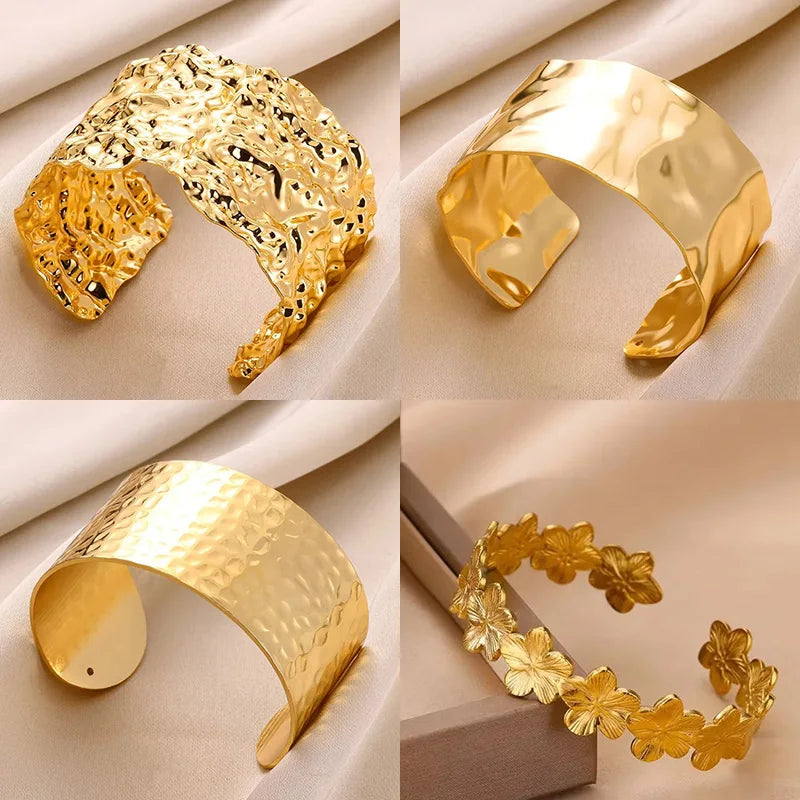 Klassisches Armband mit Faltenstruktur für Damen, exquisites Manschettenarmband, goldfarbenes Edelstahlarmband, Handornament-Geschenk