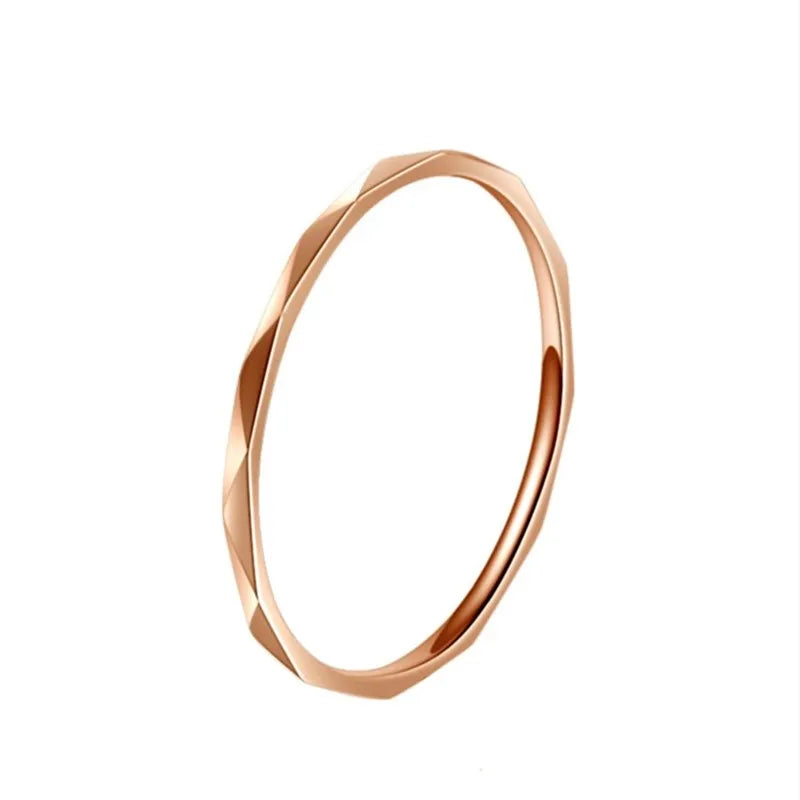 1mm dünner stapelbarer Ring aus Edelstahl V-facettiert Knöchel-Midi-Ring für Frauen Mädchen Größe 3-10