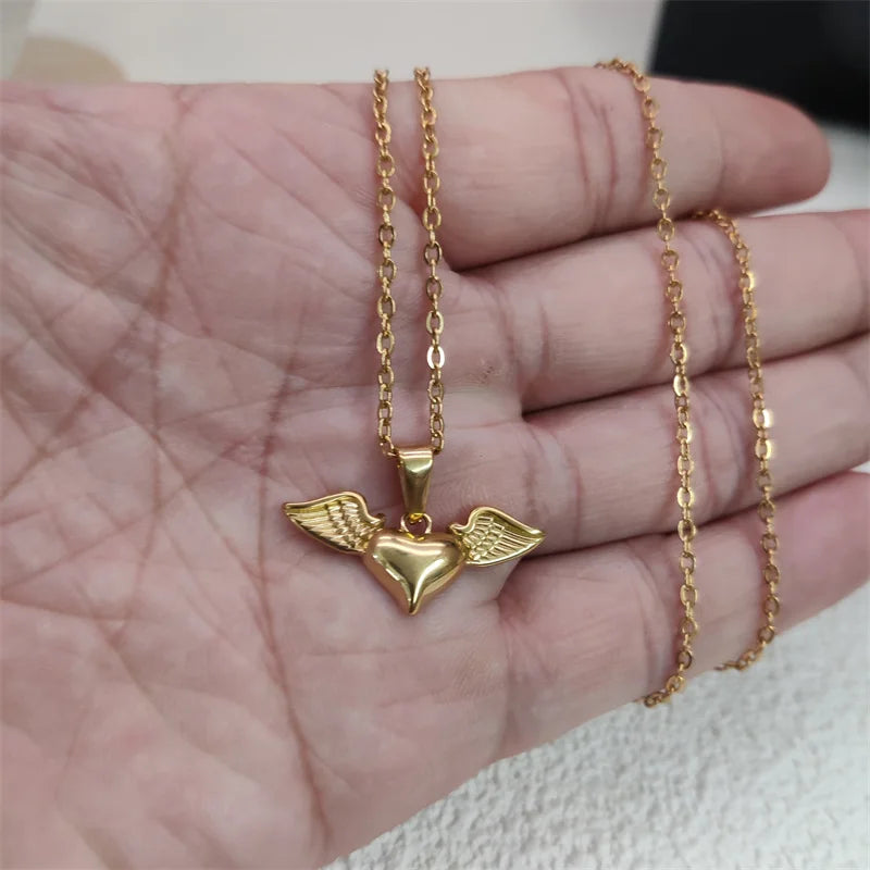 Collares con colgante de moda de acero inoxidable chapado en oro de 18k con diseño de alas de ángel, corazón, rosa y margarita para mujer
