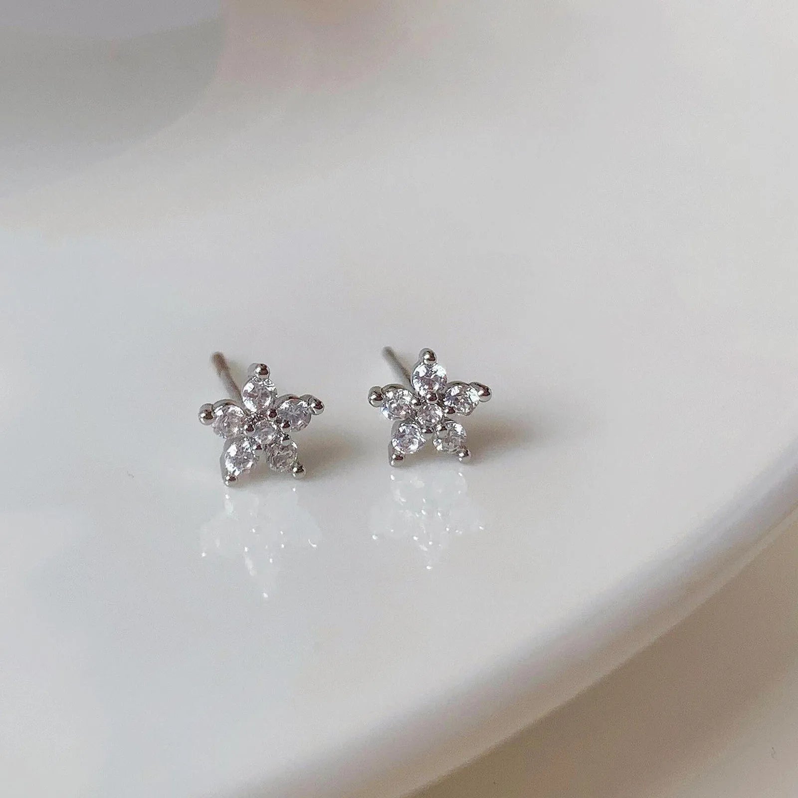 Pendientes Pentagrama Flor Pequeña Zirconia S925 Plata de Ley Elegante Populares Accesorios Femeninos Regalos Fiesta Todas las Ocasiones