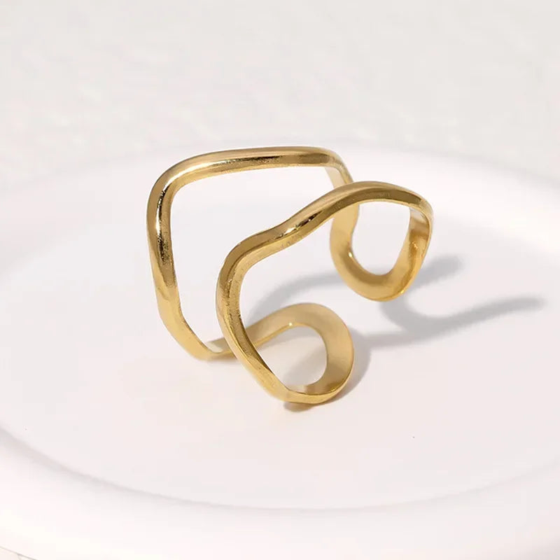 LATS Edelstahl Goldfarbene Ringe für Damen und Herren 2024 Farbecht Beliebte Party Personalisierte Überzogene Charms Schmuck Geschenke