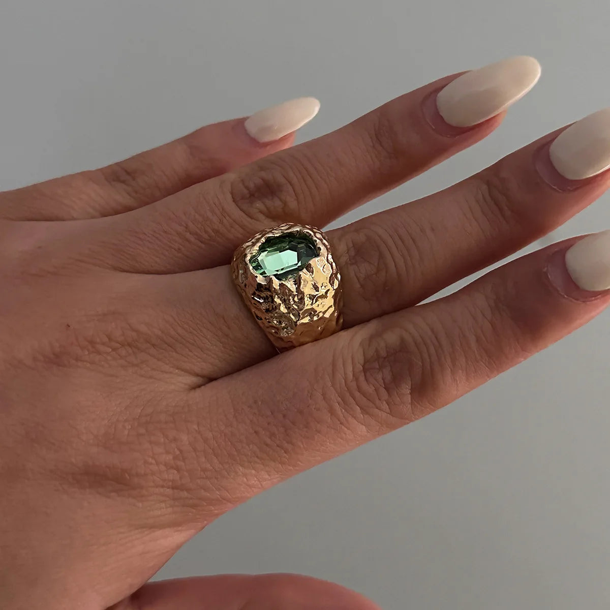 LATS Vintage Punk eingelegte Strass-Ringe für Damen, geometrisch, übertrieben, personalisiert, flüssig glänzend, leichter Luxus-Schmuck