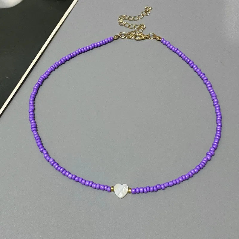Neue Naturmuschel Liebesherz Choker Halskette für Mädchen Frühling Sommer Mode Kleine Bunte Glasperlen Halskette Geschenk für Freundin