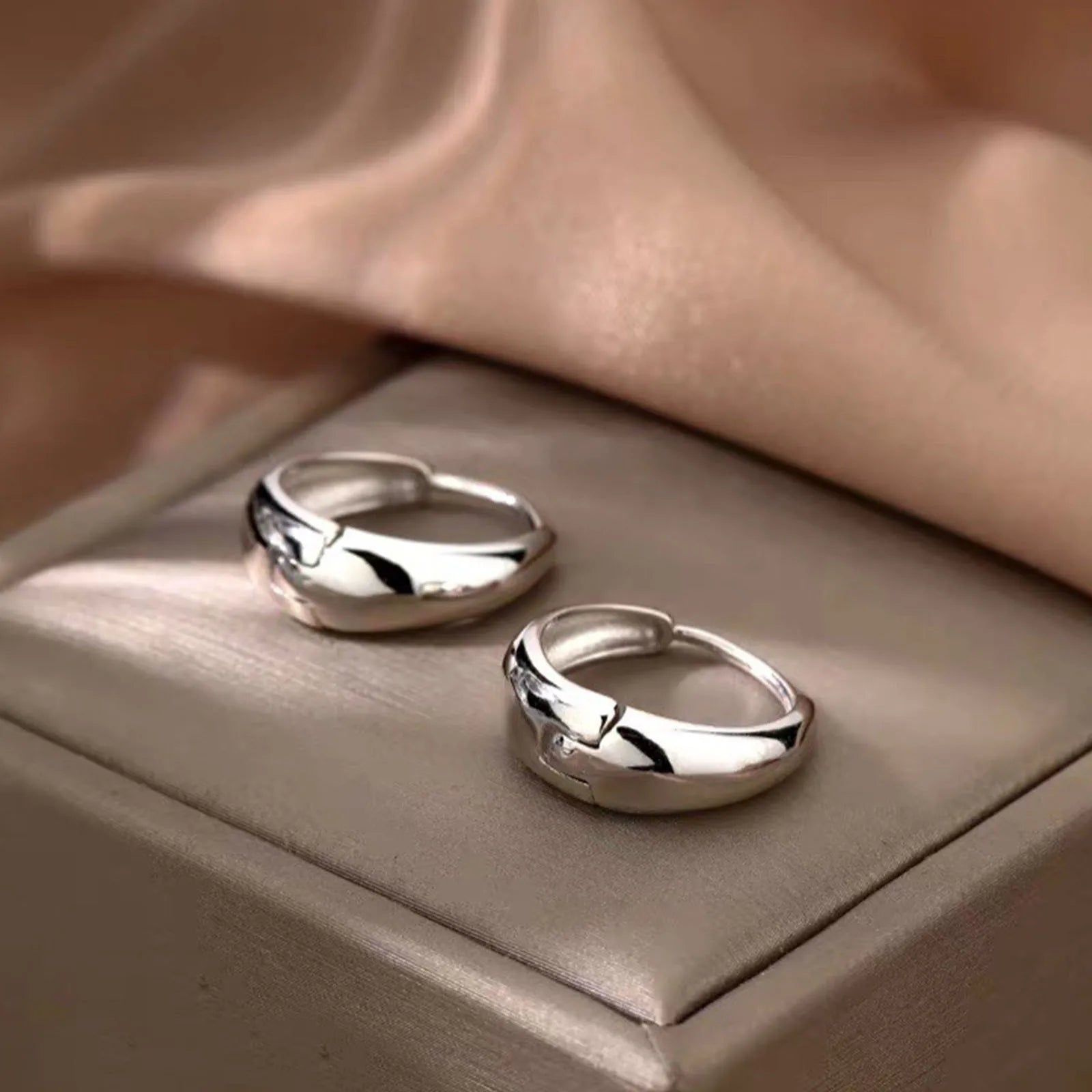 Pendientes de aro lisos de plata de ley 925, pendientes de lujo ligero y de alta gama, pendientes elegantes y sencillos para mujer