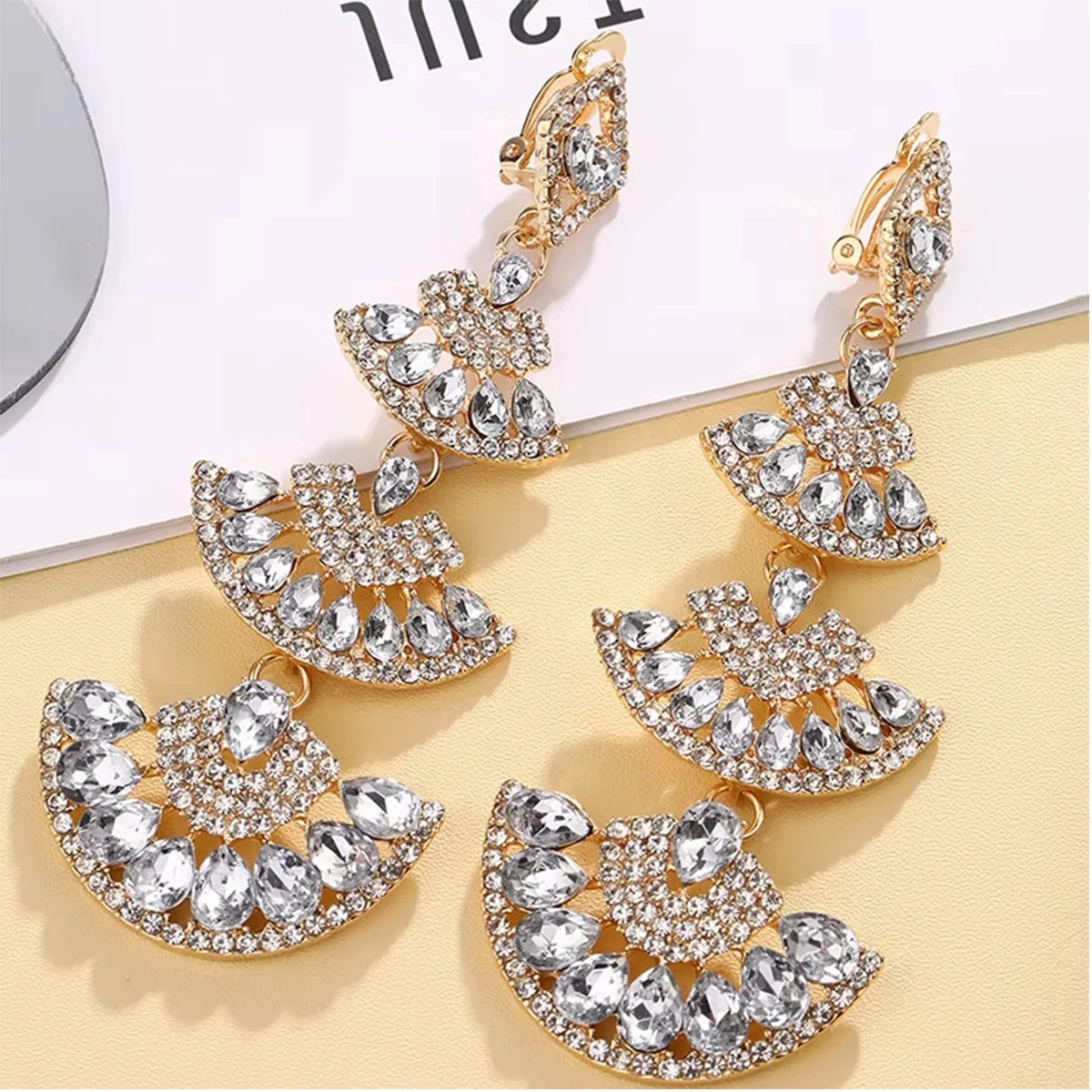Vintage Ohrringe mit weißen Kristallen für Frauen, große, lange, geometrische Hängeohrringe, Statement-Schmuck