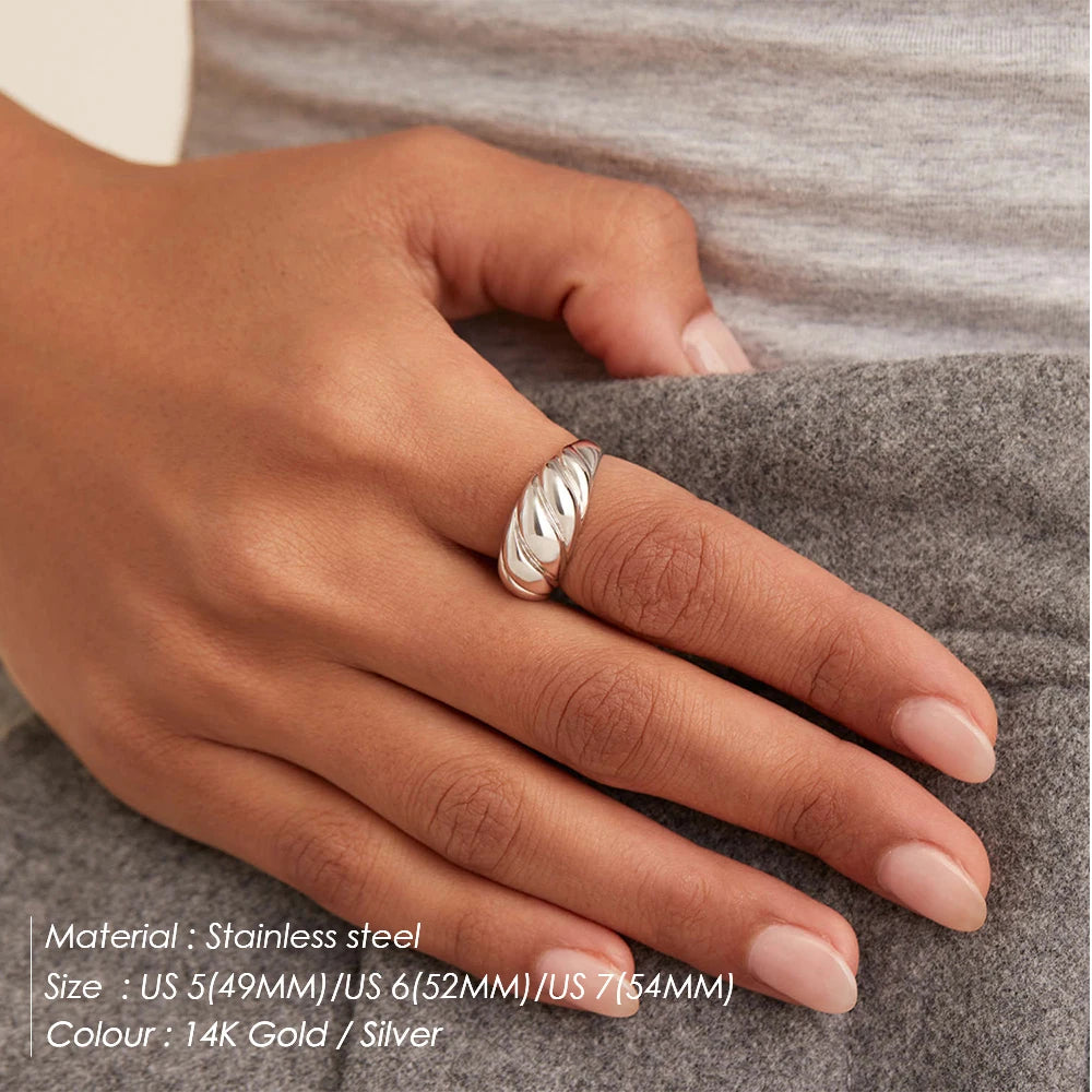 SUNIBI Edelstahlring für Frauen und Männer, klassisch goldfarben, schlichter Modestil, strukturierte Ringe, Paar-Hochzeitsschmuck