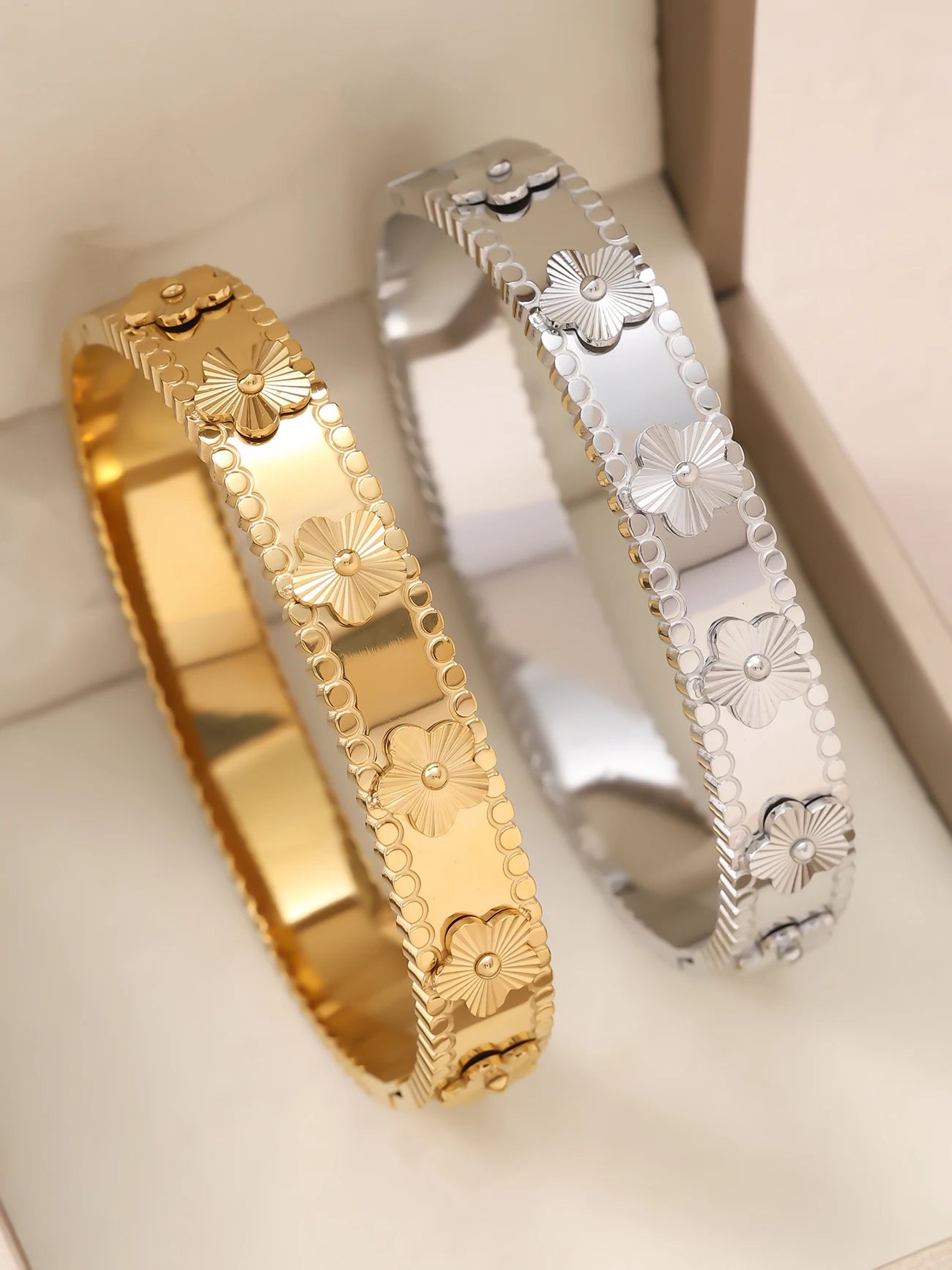 1 Stück 18K vergoldetes stapelbares Edelstahlarmband mit Kette und Kleeblatt-Design, Modischer Stil für Damen, Geeignet für Freizeit