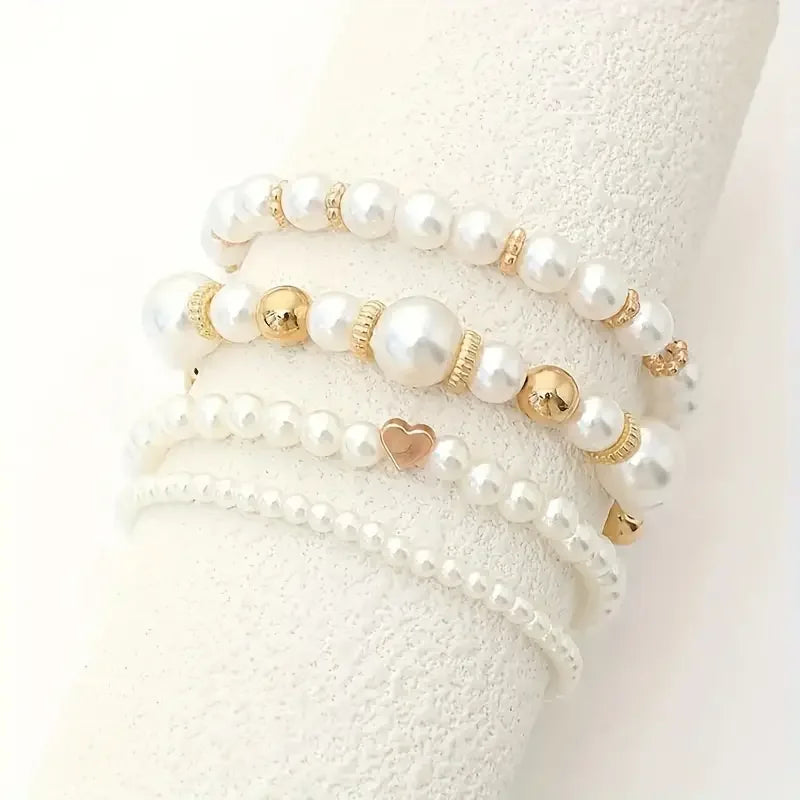 Neues 4-teiliges Set Imitationsperlen-Armbänder-Set für Damen Mode Goldfarbenes Herz Große Perlen-Armbänder Trendy Schmuckgeschenke