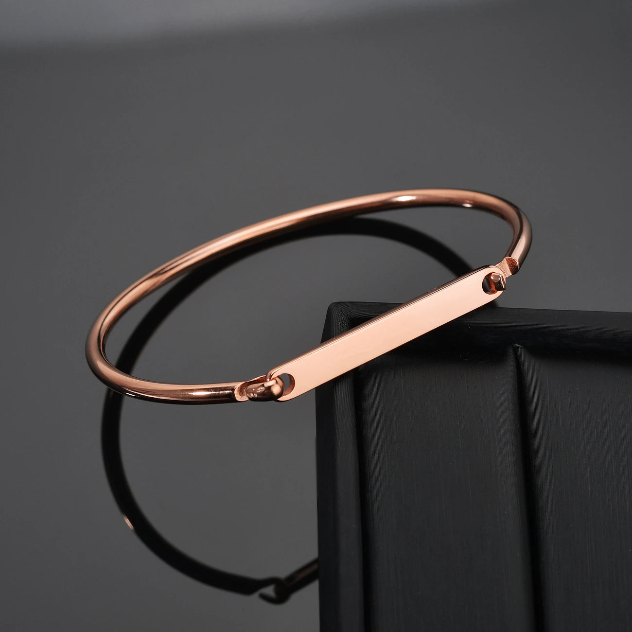 Afirstee Edelstahl Armband mit Gravur für Damen, verstellbar, goldfarben, Datum, Buchstaben, Armband, Schmuckgeschenk