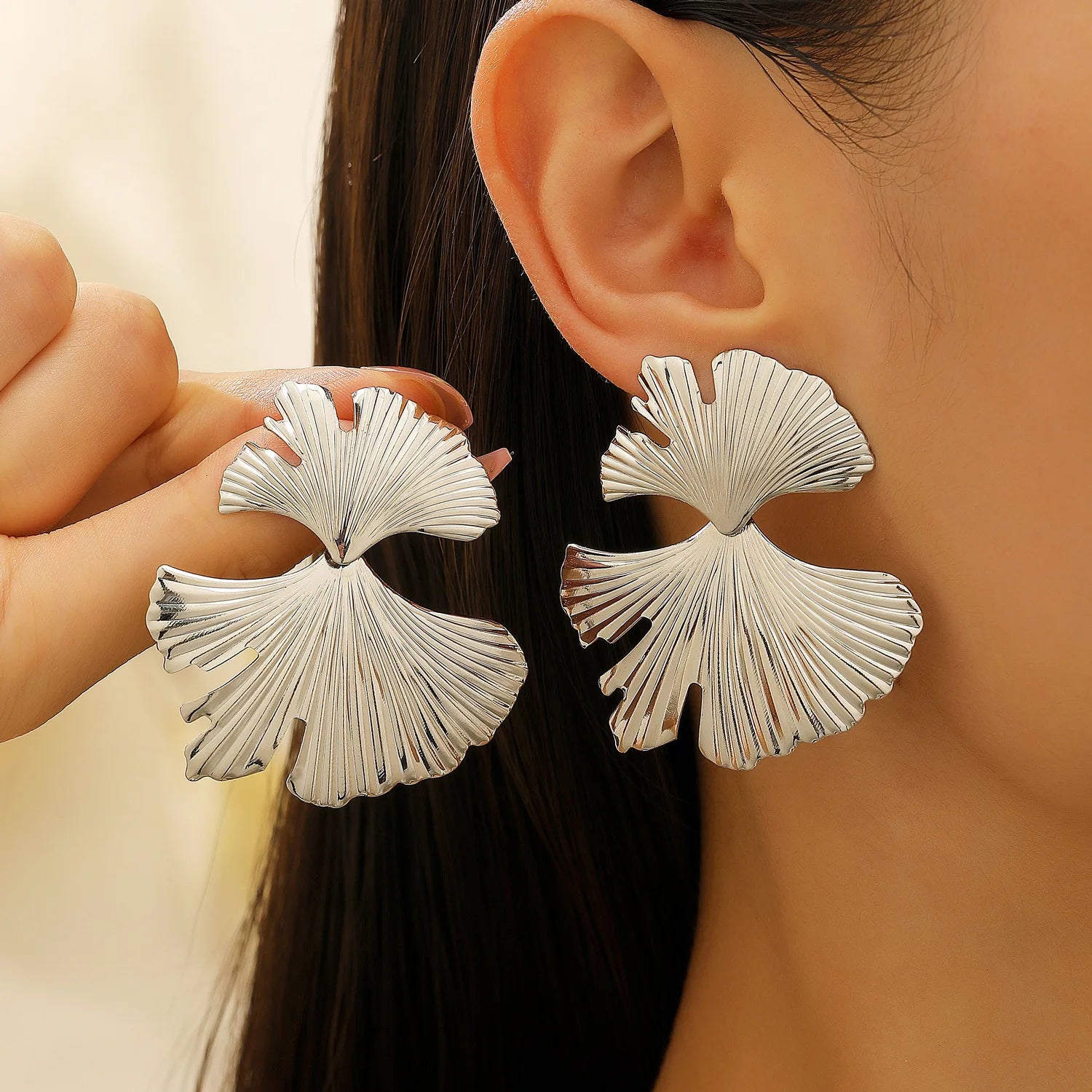 Exaggerated Ginkgo Leaf Stud Earrings for Women Trendy Unique Minimalist Alloy Design Earring Fashion Jewelry