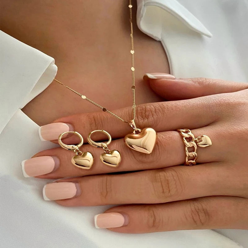 4tlg./Set Vintage Herz-Anhänger-Halskette, Ring und Creolen für Damen, schlichtes, goldfarbenes, glattes Schmuckset, elegantes Partygeschenk