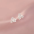 925er Sterlingsilber Drei Blumen Kleine Piercing-Ohrstecker für Damen Elegante Luxuriöse Feine Schmuck Verlobungsaccessoires