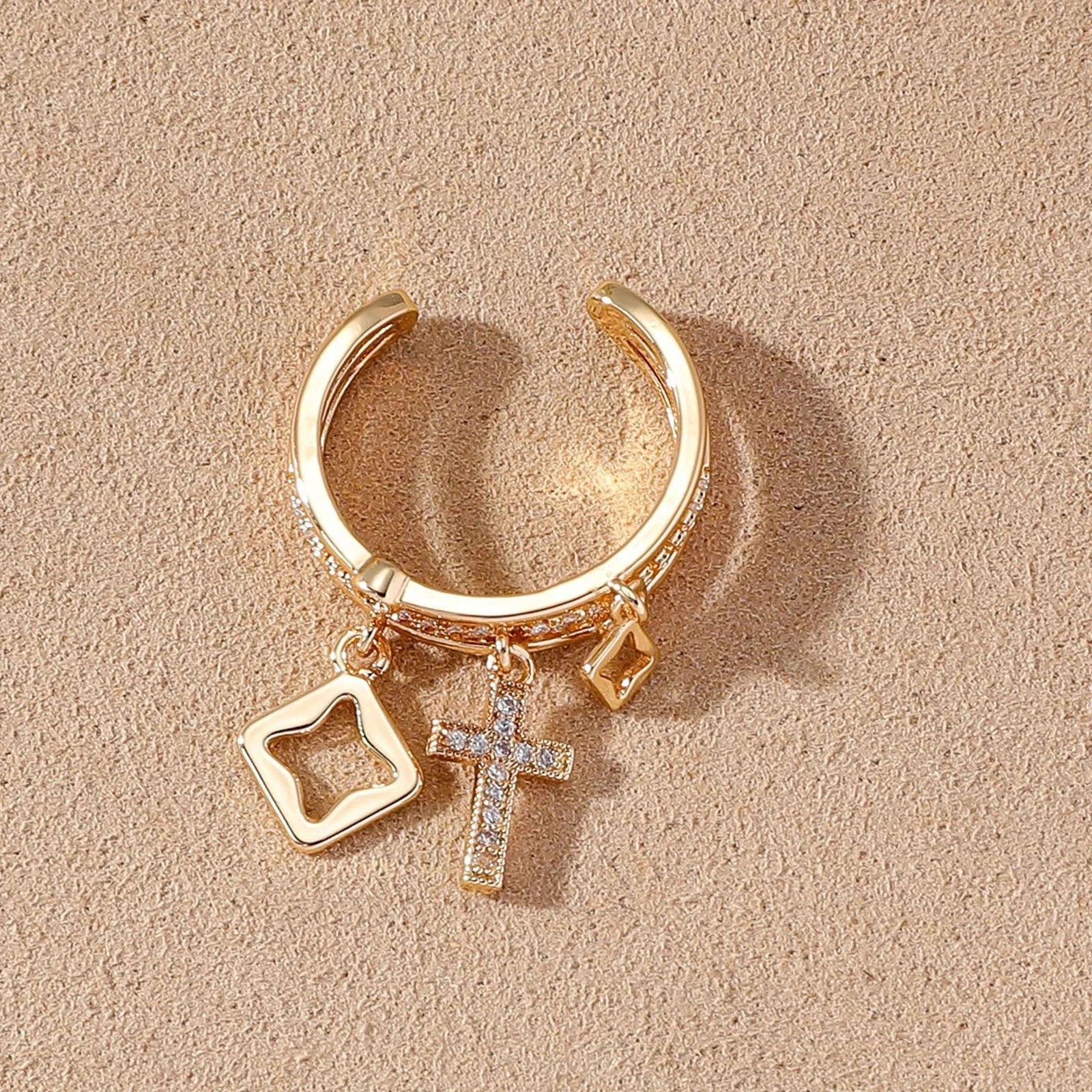 Nwe 18K vergoldete Sonnenringe für Damen, Naturstein eingelegt in hohlem Metall-Textur-Ring, trendiger Schmuck