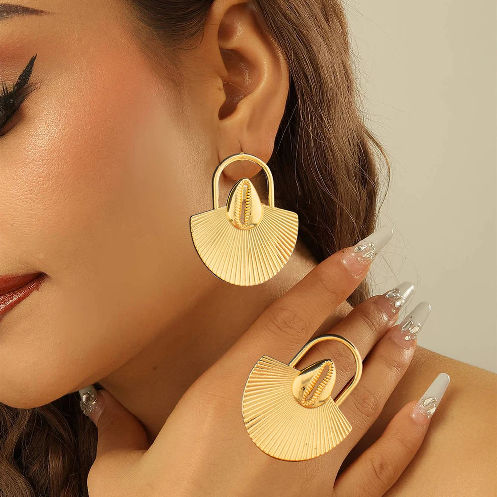 Brazilianische goldfarbene Ohrringe mit Ring Schmuckset für Partys, hohles Design, große Ohrringe, Fingerring, 2-teiliges Set für Verlobung