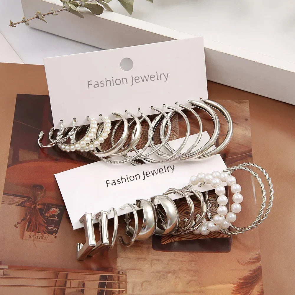 24 Stück Vintage Silberfarbene Y2K Perlenohrringe für Frauen Geometrie Runde Kreis Eckige Creolen Ohrring-Set Mode Damenschmuck
