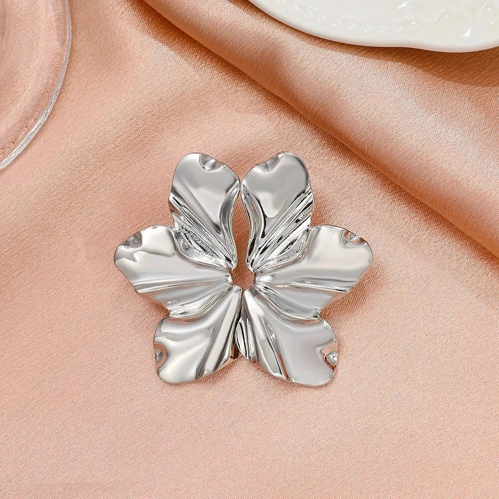 Große Ohrstecker in Blumenform aus Metall für Damen, goldfarben, übertriebene, unregelmäßige Form, Damen-Ohrstecker, silberfarbener Schmuck