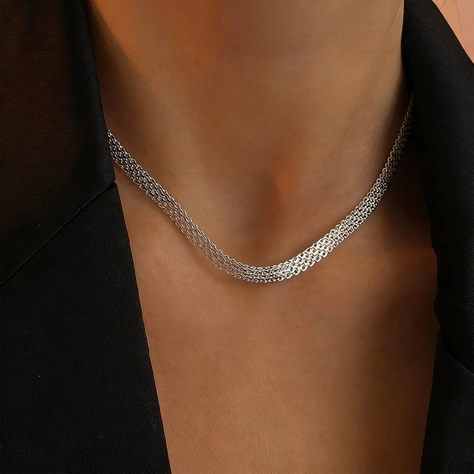 S925Plata europea y americana simple y única, collar ancho calado trenzado, cadena de clavícula de moda ins