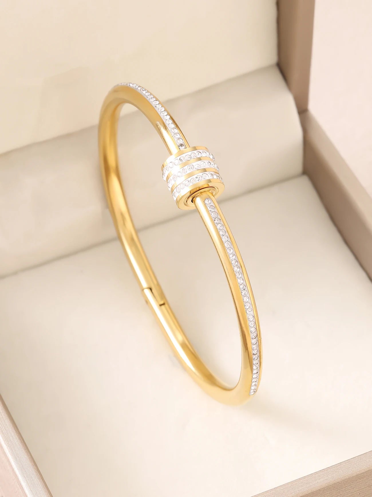 1 Stück 18K vergoldetes stapelbares Edelstahlarmband mit Kette und Kleeblatt-Design, Modischer Stil für Damen, Geeignet für Freizeit