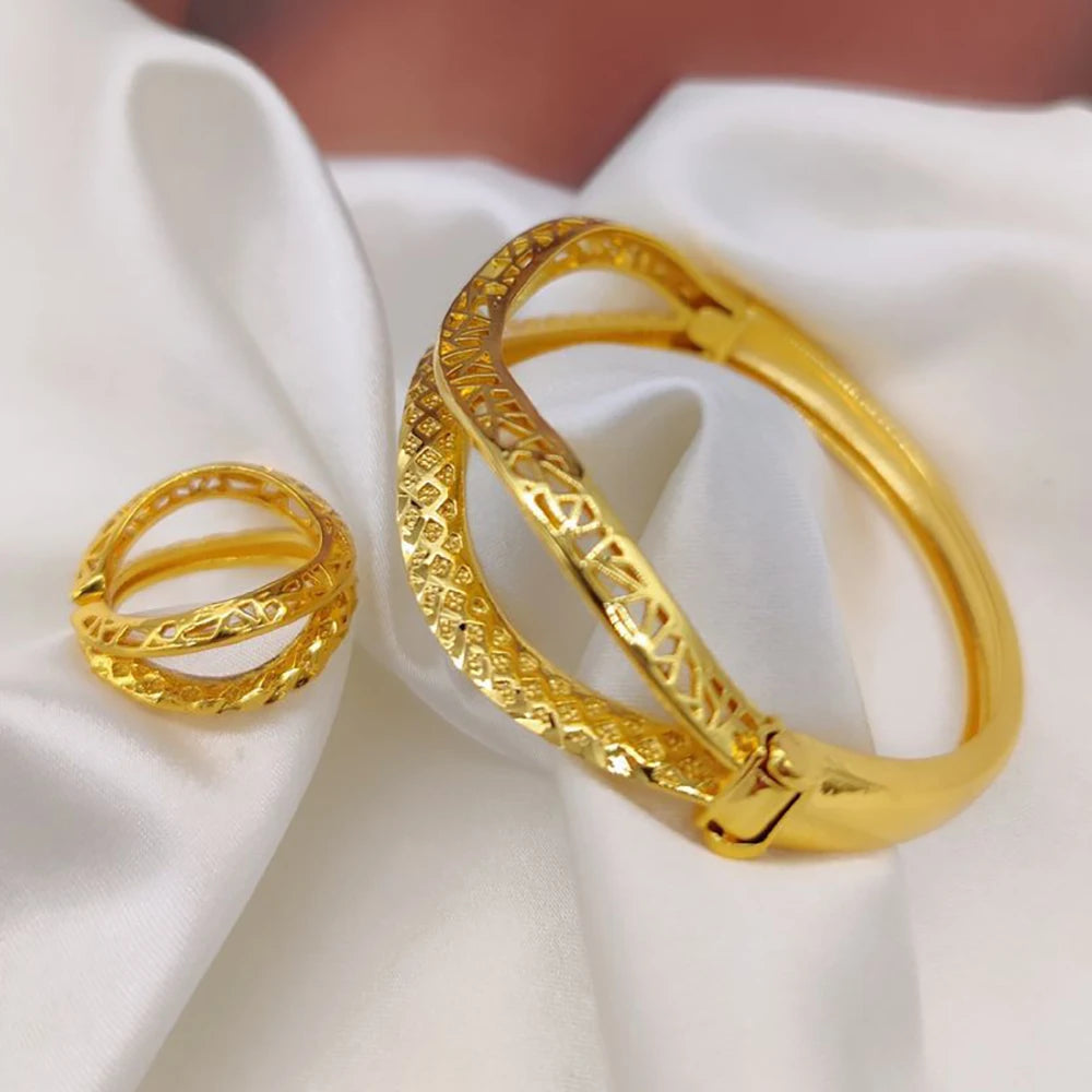 Geometrisches Design Armreif mit Ring-Set für Damen, Afrikanischer 18k Goldfarbener Armreif, Cocktailring, 2-teiliges Set als Verlobungsgeschenk