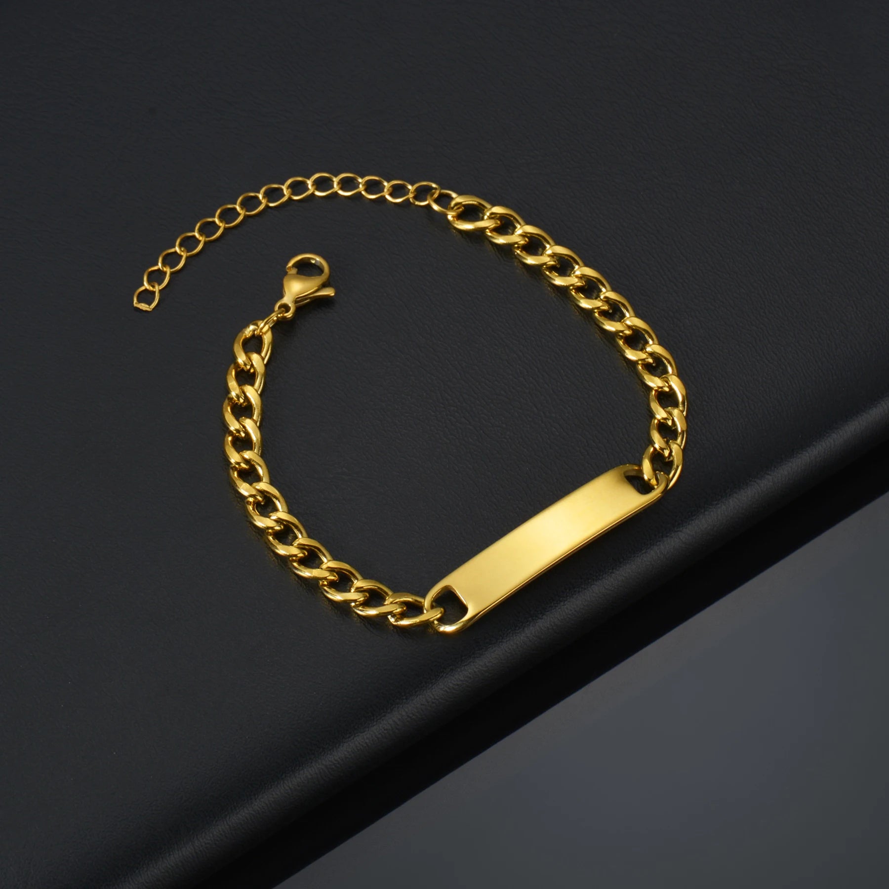Akizoom Punk Gravur Name Personalisierte Armbänder Goldfarbe Edelstahl Dicke Handkette Individuelles Paar Herren Damen Schmuck Geschenk