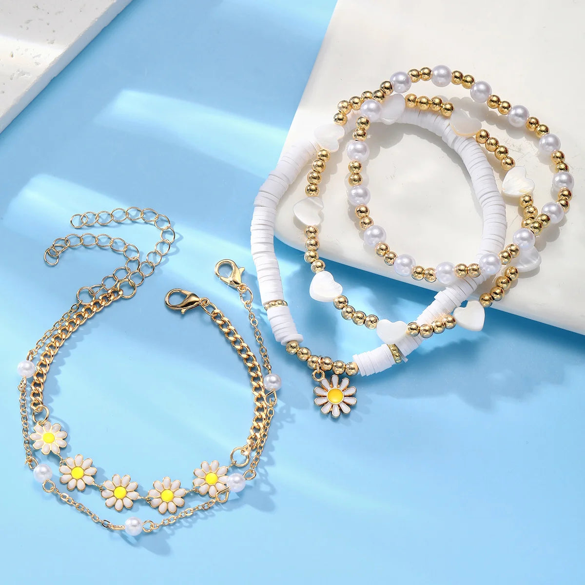 Neues 10-teiliges Vintage-Böhmisches Armband-Set für Damen mit Gänseblümchen-Anhänger, Perlen, Stern, Herz und Perlenarmreifen, Trendiger Schmuck 2024, Geschenk
