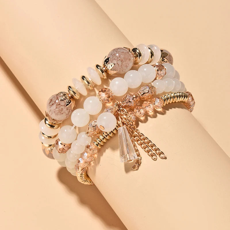4 Stück neue Quasten-Charm-Perlen-Armband-Set für Frauen Bunt Glasperlenkette Armreif Weiblicher böhmischer Schmuck