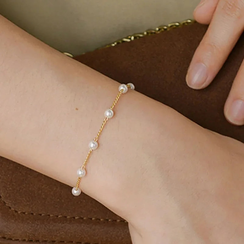 Neues schlichtes Imitationsperlenketten-Armband für Damen, modisches Temperament, goldfarbenes Kettenarmband, Party-Handschmuck