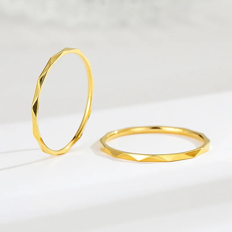 1mm dünner stapelbarer Ring aus Edelstahl V-facettiert Knöchel-Midi-Ring für Frauen Mädchen Größe 3-10