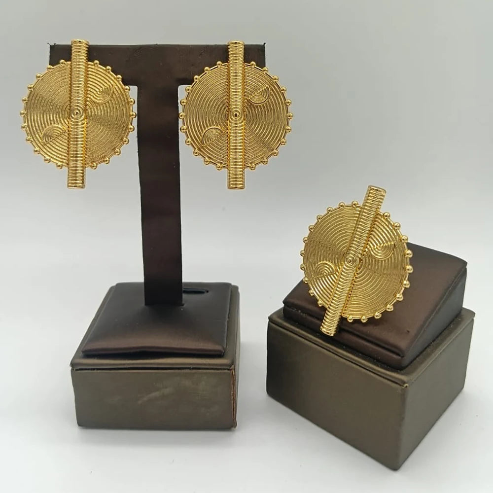 Dubai Vergoldeter Schmuckset für Damen, neues Design, Ohrringe und Ring-Set für afrikanische Ohrclips und Fingerring-Verlobungsset