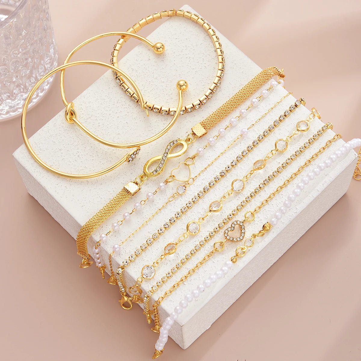 11-teiliges Boho-Perlen-Kristall-Herz-Unendlichkeitszeichen-Armband für Damen, Vintage-elegantes Armband-Set in Goldfarbe, neuer Urlaubsschmuck